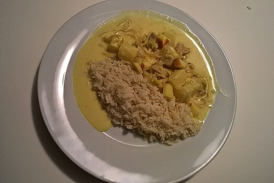 Ananas-Kokos-Apfel-Curry mit Reis