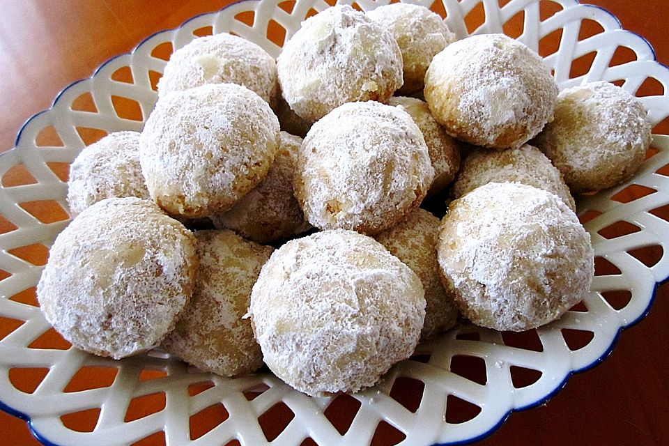 Cashew-Kokos-Bällchen