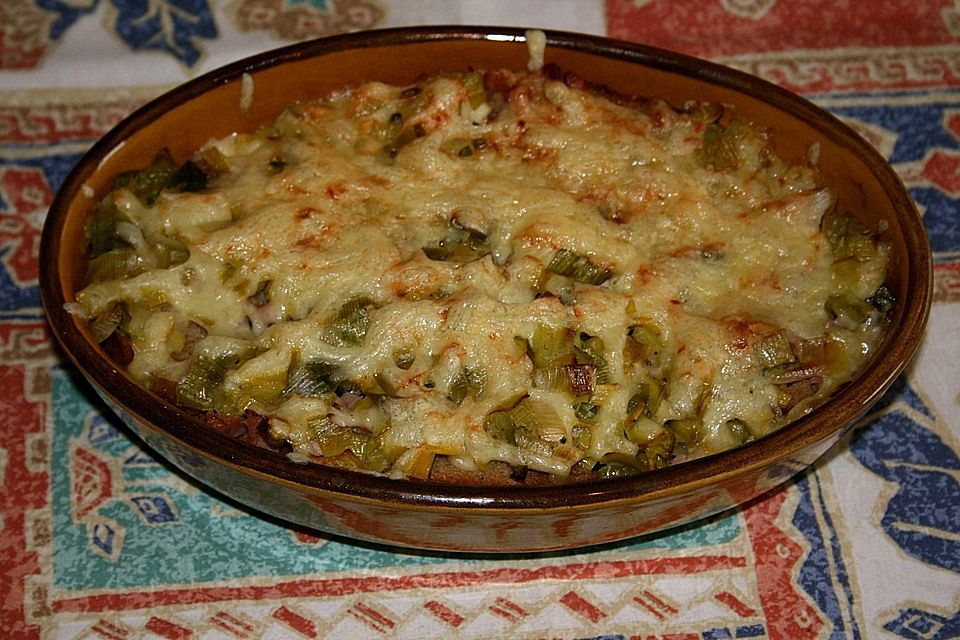 Porree-Brot-Auflauf mit Schinken