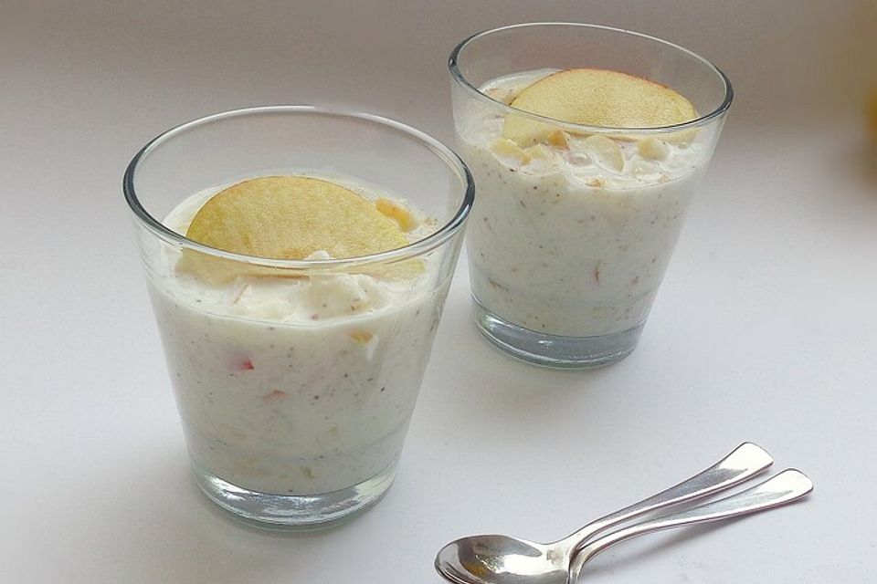 Kalter Apfel-Milch-Reis mit Buttermilch