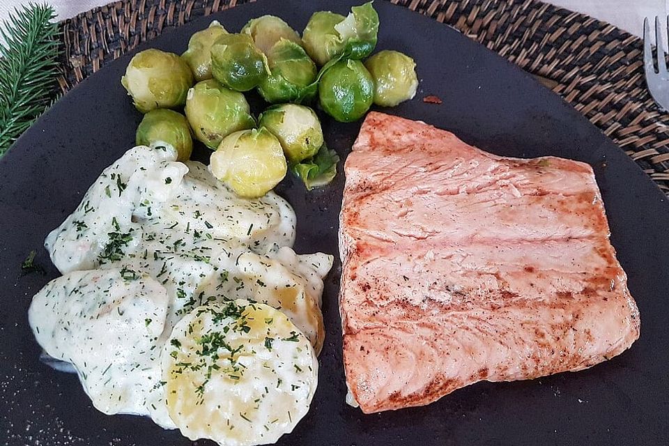 Norwegischer Lachs mit Kartoffeln und Rosenkohl