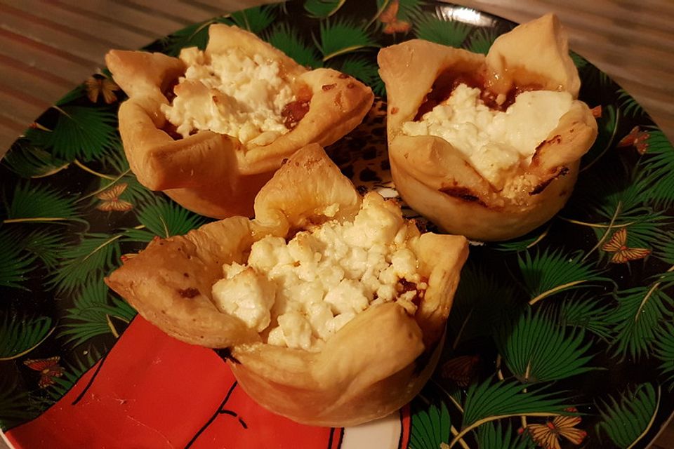 Bruschettamuffins im Blätterteig mit Feta