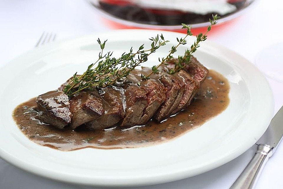 Rinderfilet an Rotwein-Pfeffersauce