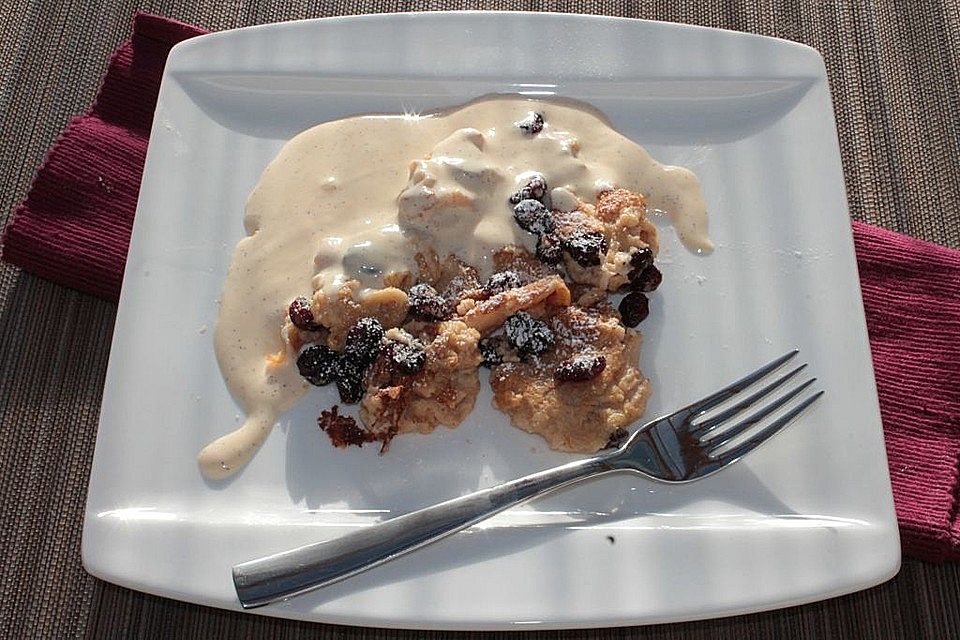 Kaiserschmarrn mit Cranberries und Vanillesauce