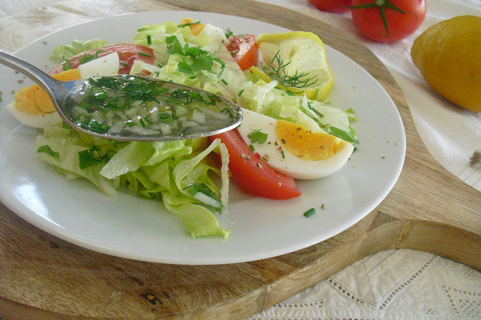 Zitronen-Essig-Öl-Vinaigrette mit frischen Kräutern