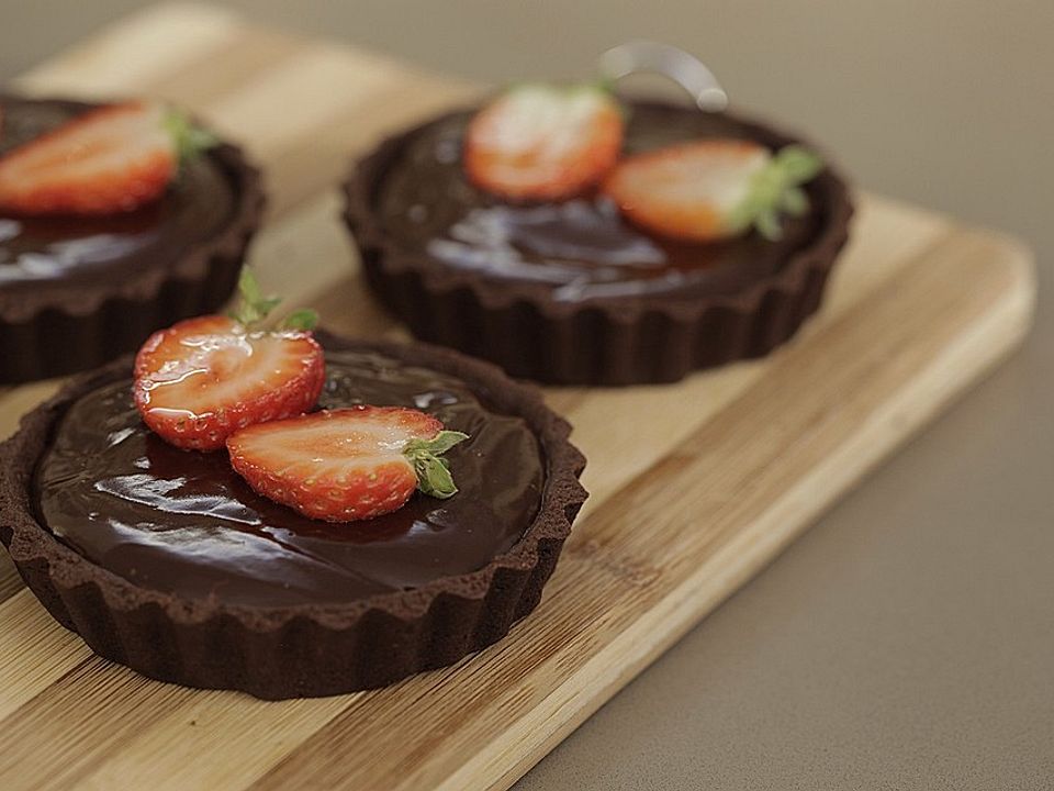 Dunkle Schokoladen-Tartelettes mit Erdbeeren von Erdbeeren_aus_Europa ...