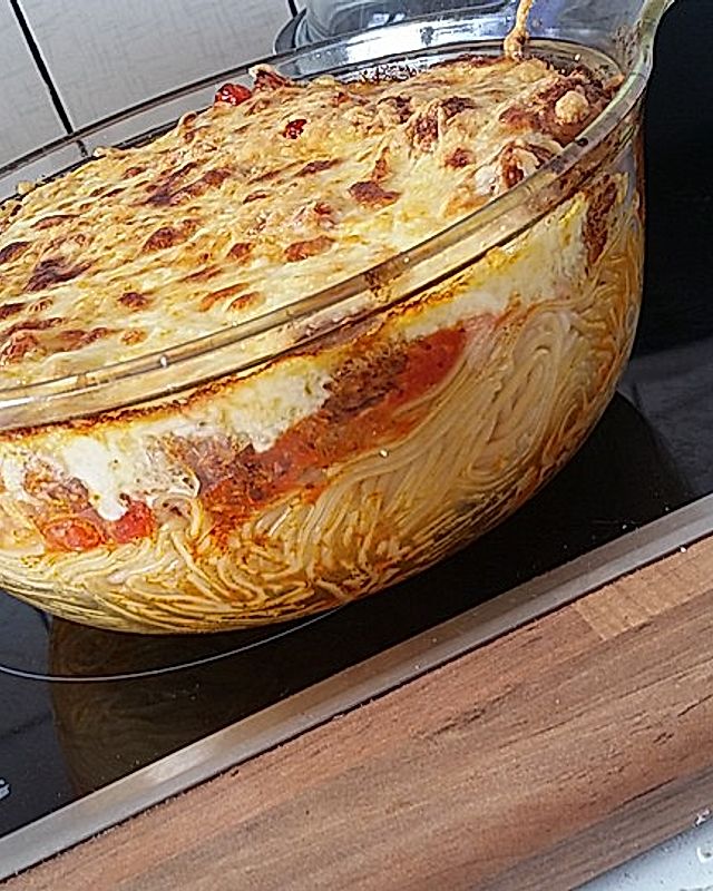 Spaghetti-Auflauf mit Fleischbällchen