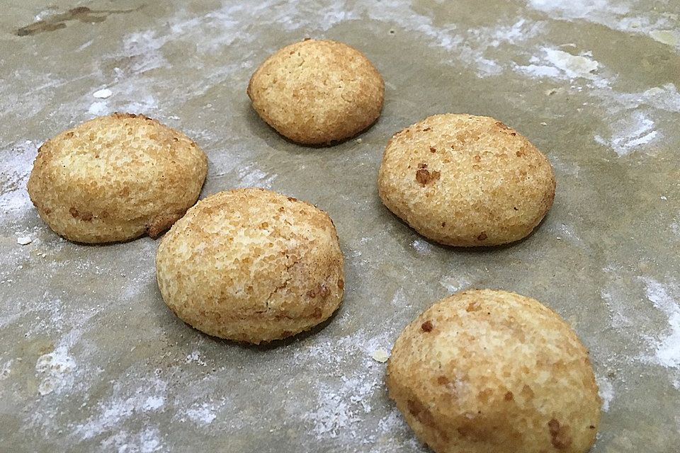 Weihnachtliche Zimt-Keksbällchen