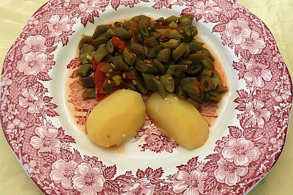 Tomaten-Bohnen mit Salzkartoffeln à la Didi