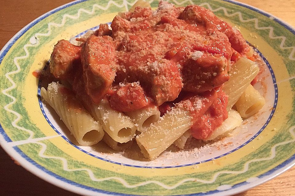 Penne mit Hähnchen Tomaten-Sahnesoße