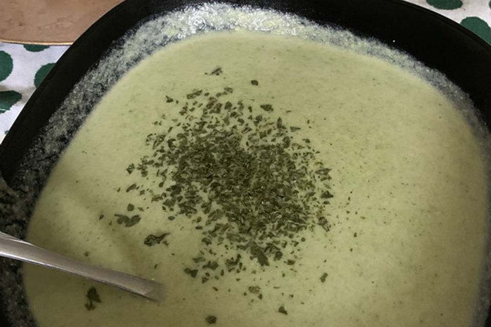 Brokkoli-Blauschimmelkäse-Suppe