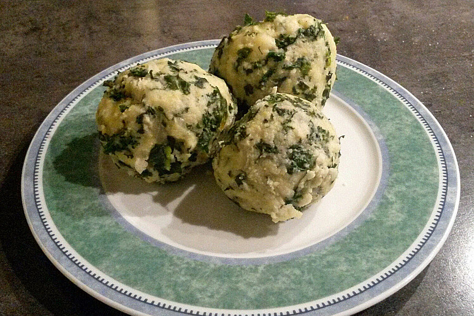 Grünkohl-Grießknödel