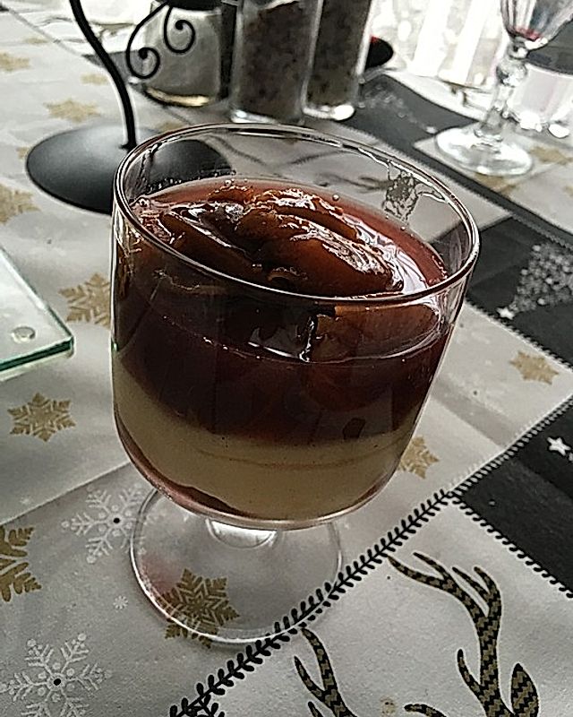 Cremiger Vanillepudding mit Zimtpflaumenkompott