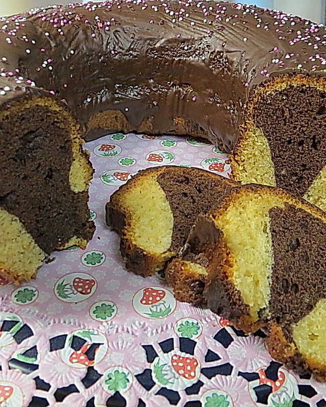 Eierlikör-Marzipan-Marmorkuchen mit Zimt