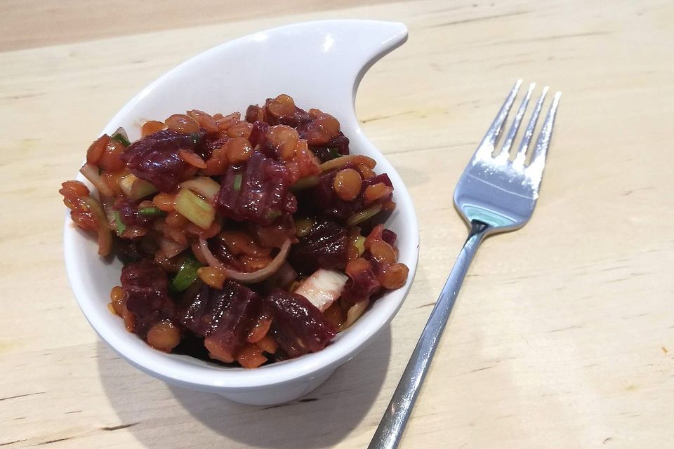 Low Carb Sattmachersalat aus Roter Bete, Sardinen und Linsen