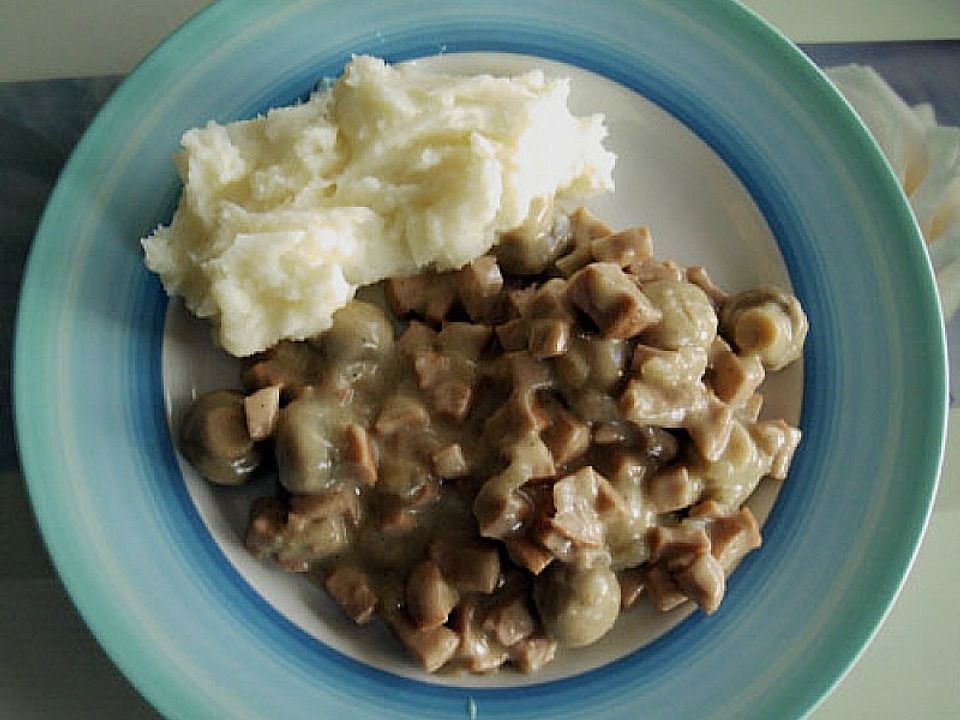 Wurstgulasch mit Kartoffelpüree von lavandula | Chefkoch
