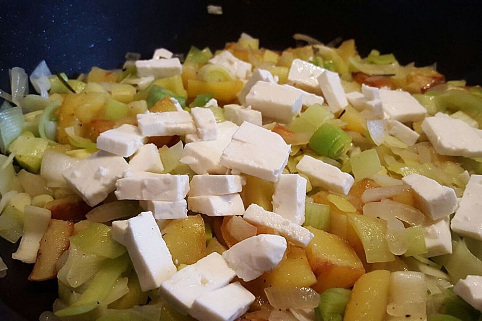 Kartoffel-Lauch-Pfanne mit Feta