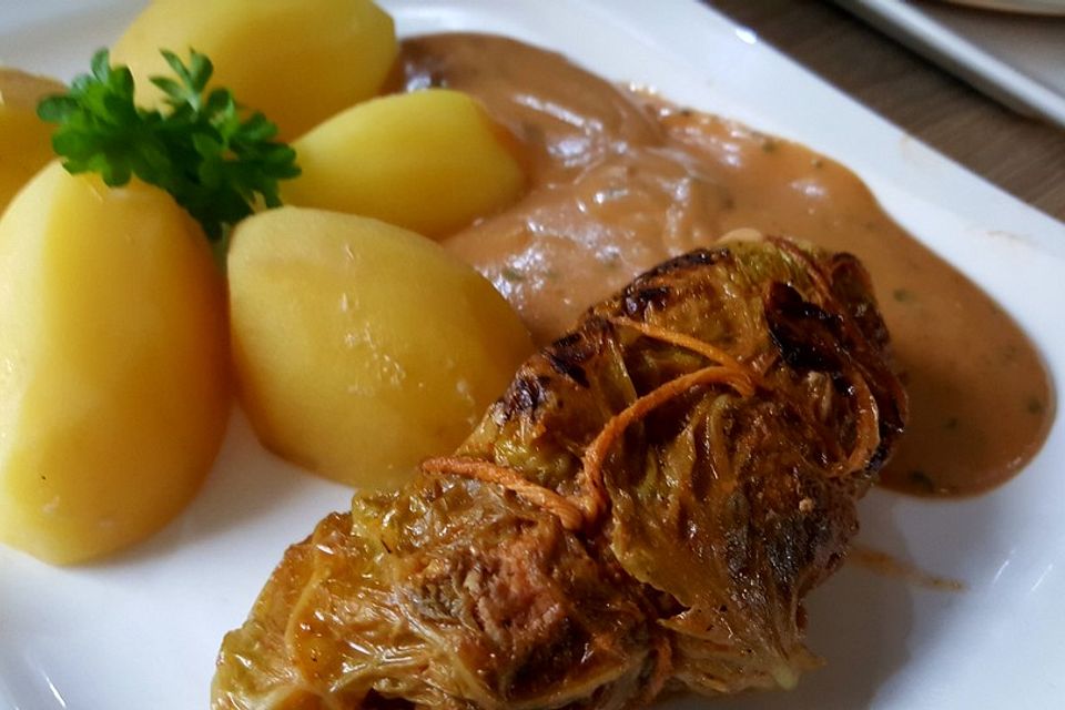 Wirsingrouladen mit Sahnesauce