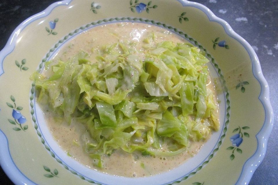 Spitzkohl in Curryrahm