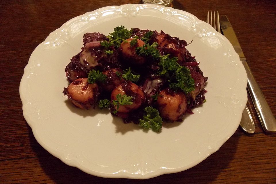 Knödel-Rotkohl-Gröstel mit Schnitzelstreifen