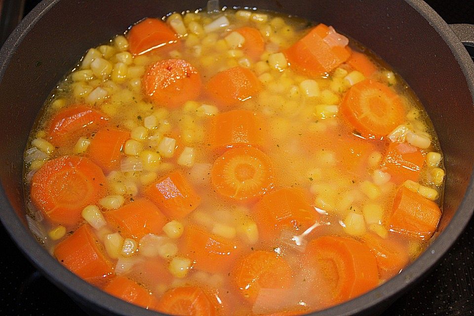 Maissuppe mit Möhren