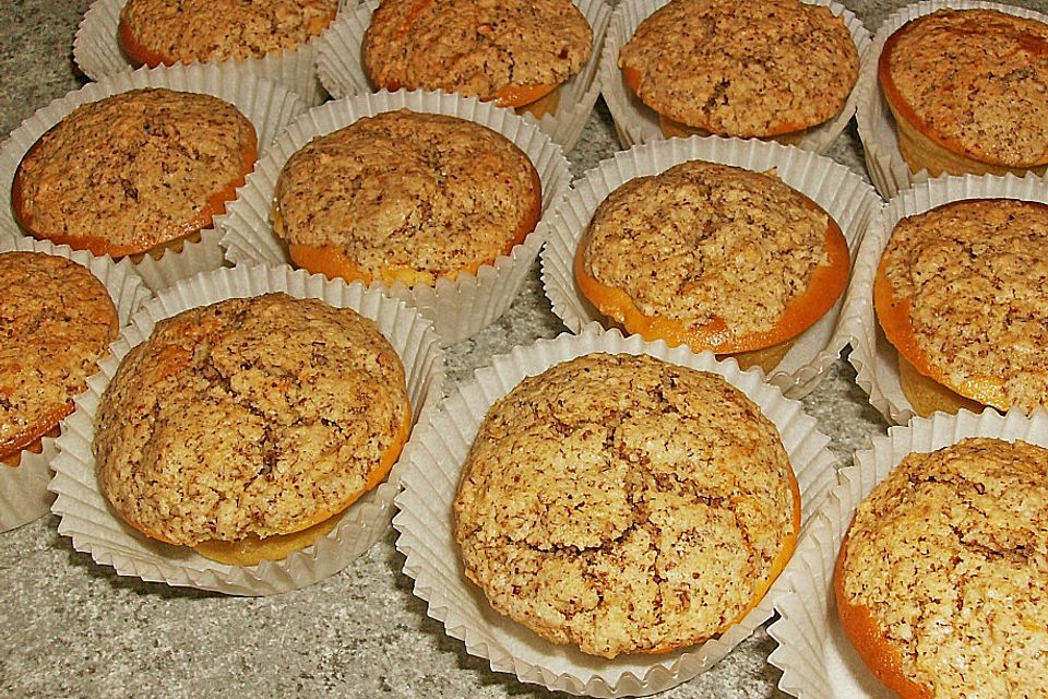 Marzipan - Muffins mit Amaretti - Haube