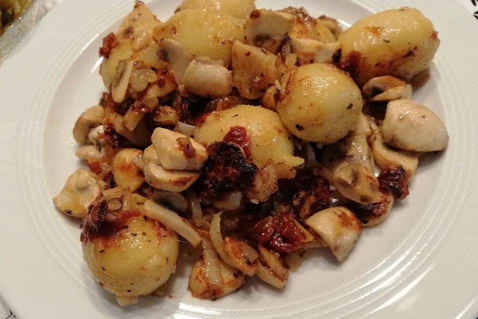 Gnocchi mit getrockneten Tomaten und Austernpilzen