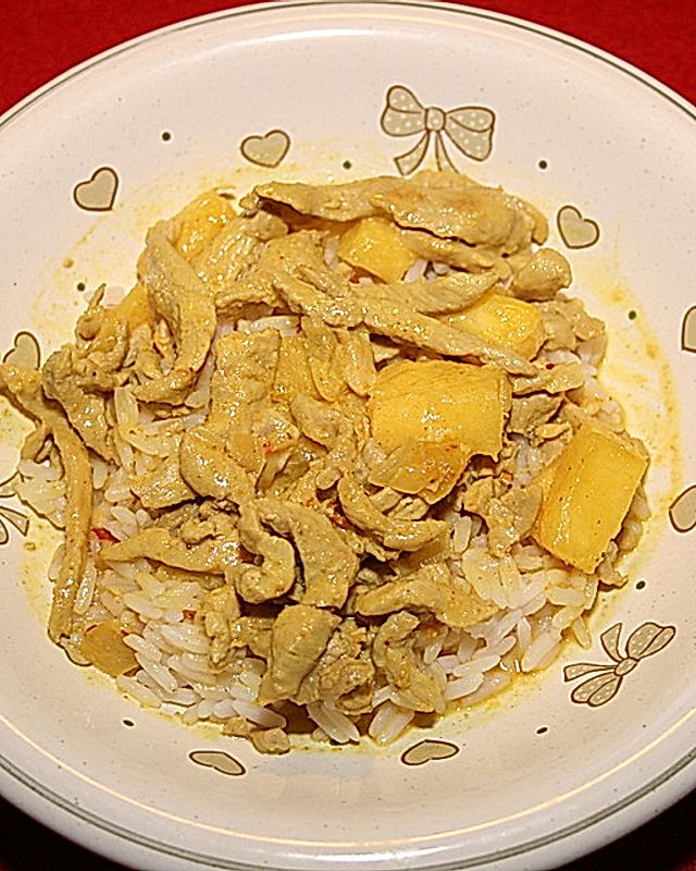 Currygeschnetzeltes mit Ananas und Kokosmilch