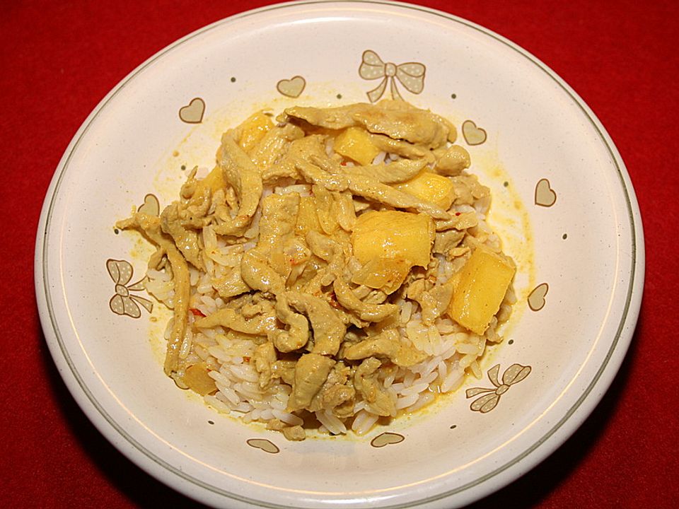 Currygeschnetzeltes mit Ananas und Kokosmilch von e.peycke| Chefkoch