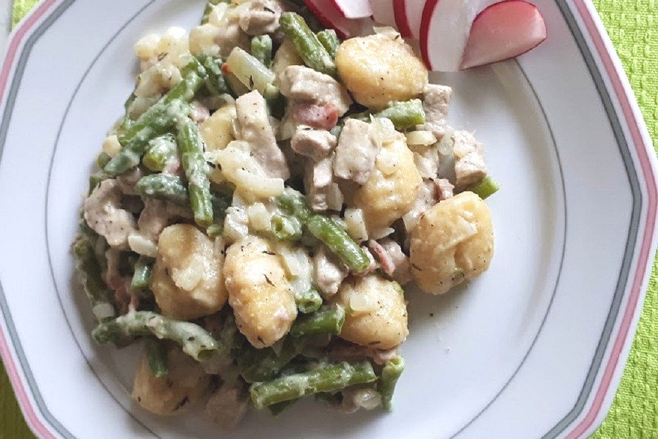 Gnocchi-Pfanne mit grünen Bohnen und Schweinefleisch