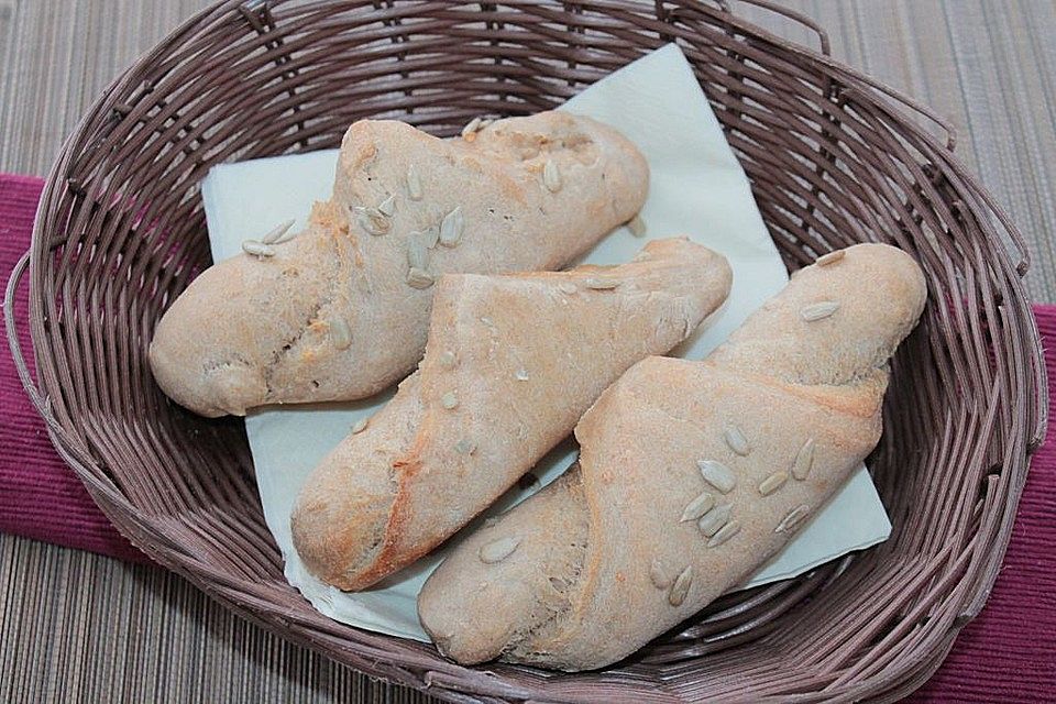 Dinkel-Weizen-Sonnenblumen-Stangen mit Sauerteig und Vorteig