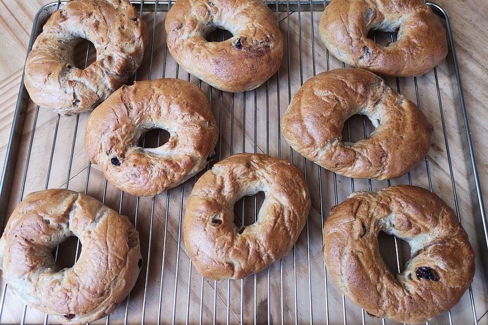 Bagels mit Zimt und Rosinen