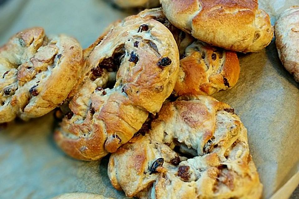 Bagels mit Zimt und Rosinen