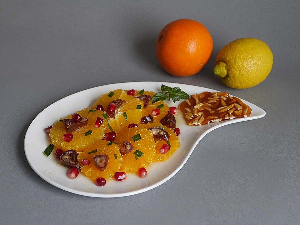 Orangensalat mit Datteln und Granatapfelkernen - Kochen Gut | kochengut.de