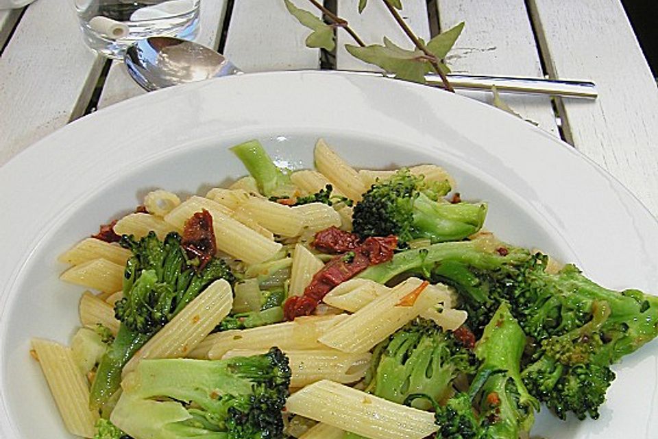 Brokkoli - Pasta mit getrockneten Tomaten