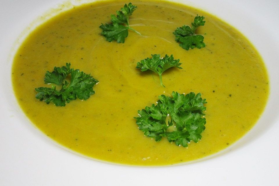 Die feine Zucchini-Kokossuppe