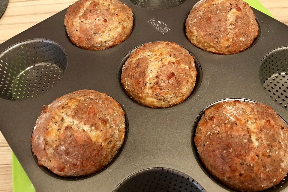 Low Carb Brötchen mit Chia und Käse