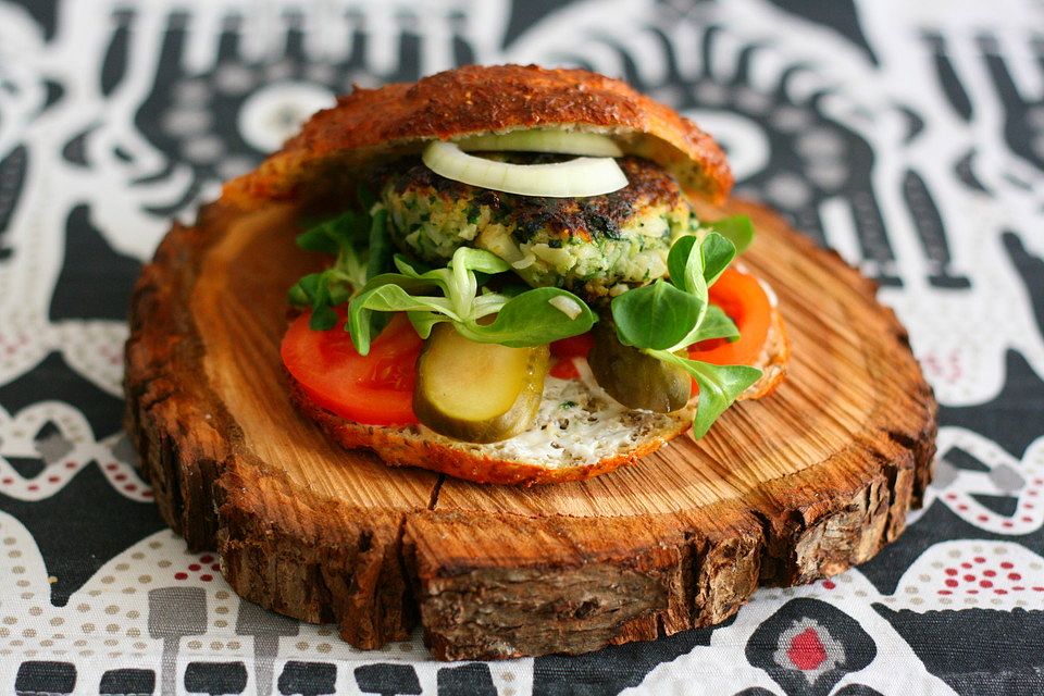 Low Carb Brötchen mit Chia und Käse