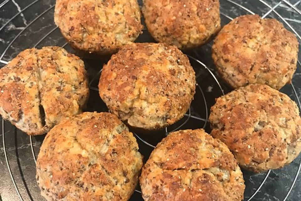 Low Carb Brötchen mit Chia und Käse