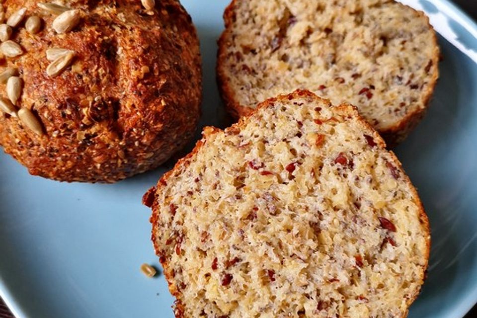 Low Carb Brötchen mit Chia und Käse