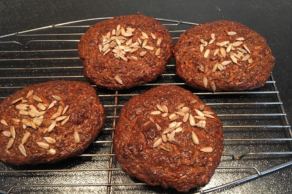 Low Carb Brötchen mit Chia und Käse