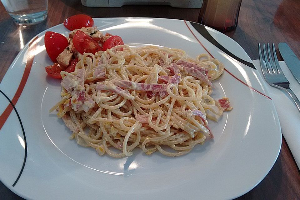 Spaghetti mit Paprika-Schinken-Sauce