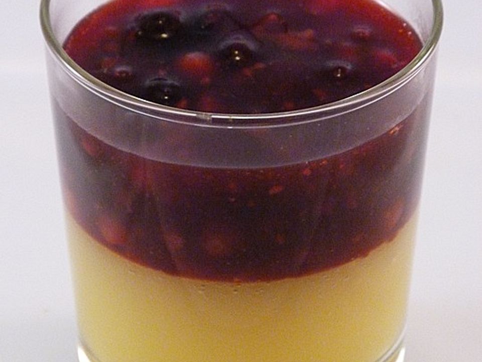 Englische Zitronencreme mit Beerencocktail von MammaTom| Chefkoch