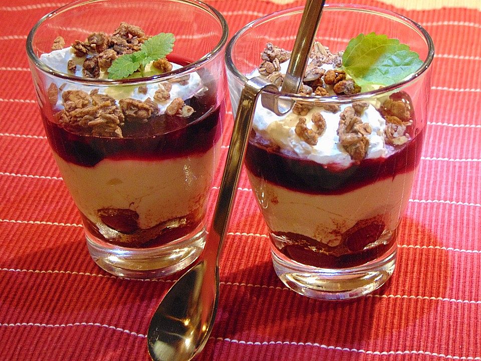 Schichtdessert Mit Schoko Knuspermusli Kirschen Und Frischkasecreme Von Jufaroh Chefkoch