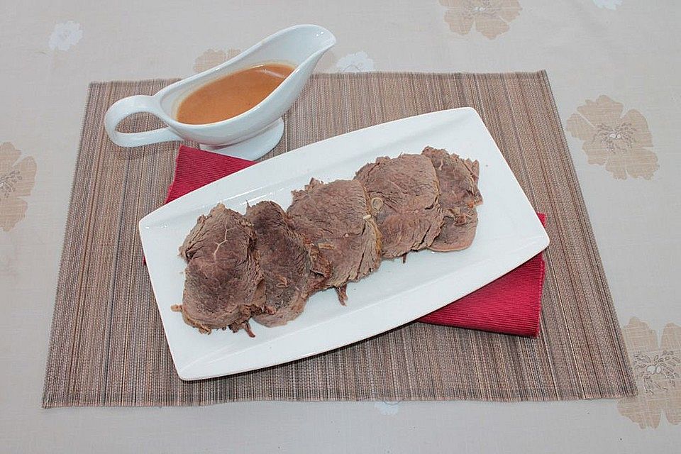 Geschmortes Rinderfilet aus dem Schnellkochtopf Geschmortes Rinderfilet aus dem Schnellkochtopf