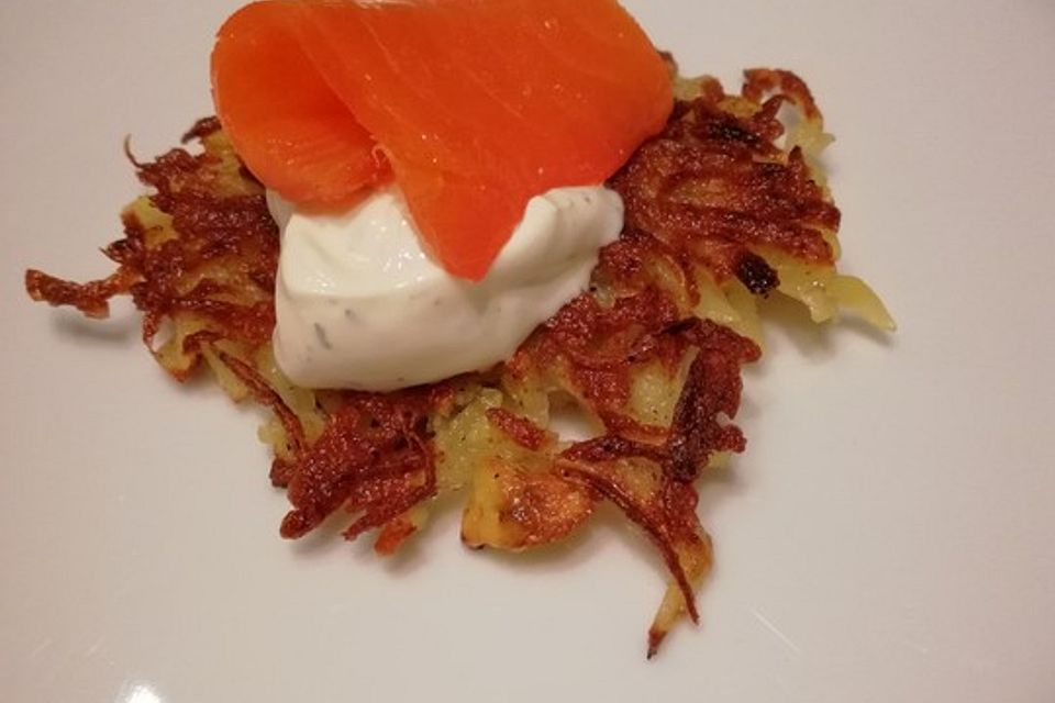 Lachs auf Kartoffelrösti mit Limettencreme