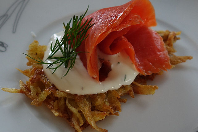 Lachs auf Kartoffelrösti mit Limettencreme von KochMimi1| Chefkoch