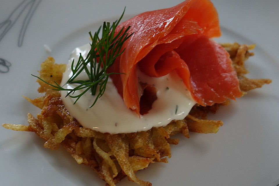 Lachs auf Kartoffelrösti mit Limettencreme