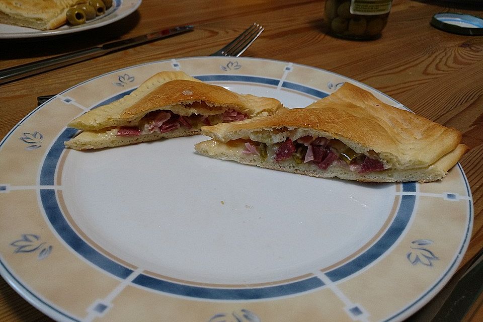 Pizzataschen mit Peperoni