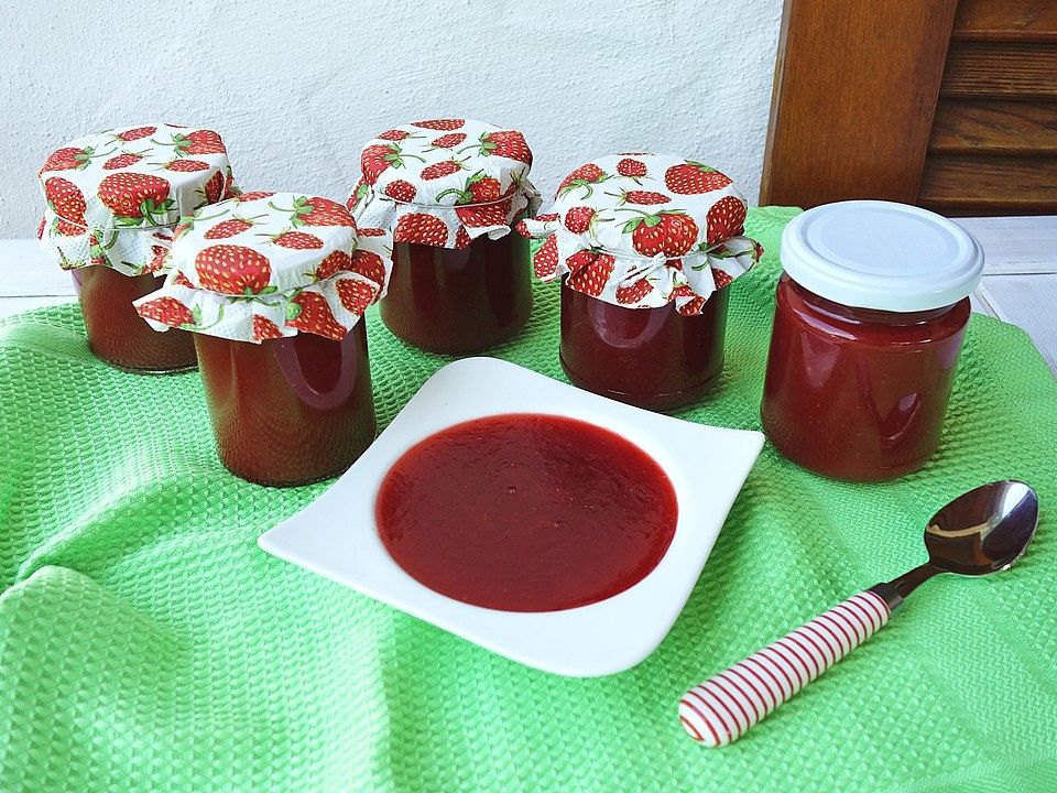 Variation Von Erdbeermarmelade Mit Einem Hauch Von — Rezepte Suchen